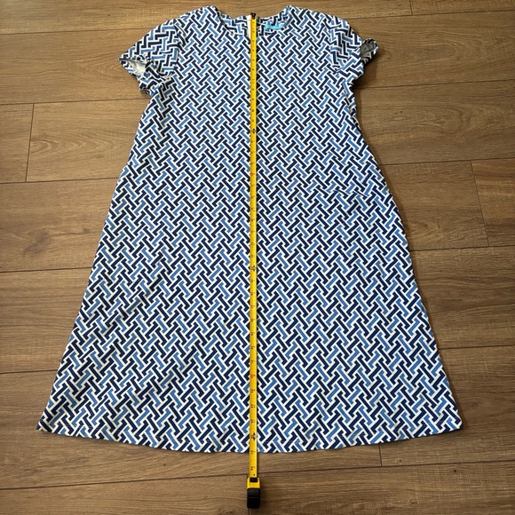 J. McLaughlin Blue and White Interlocking Pattern midi dress - Picture 6 of 9